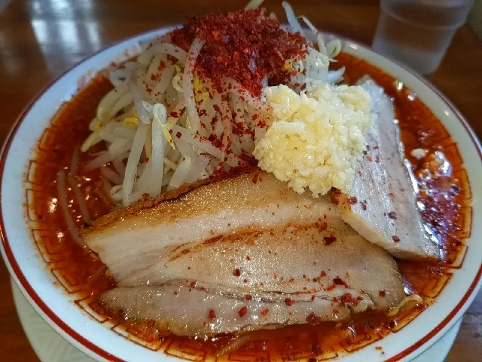 Snapdishの料理写真:夜勤明けにピリ辛マンモスラーメンニンニク|Tarou  Masayukiさん