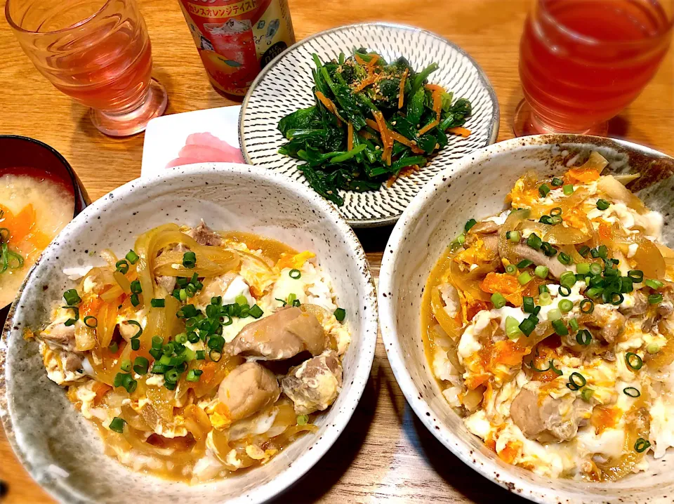 親子丼　ほうれん草と人参のお浸し|じゅんさんさん