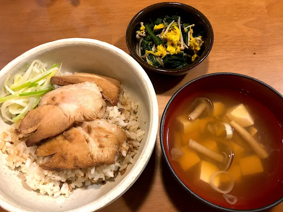 Snapdishの料理写真:チャーシュー丼|ゆっこっこさん