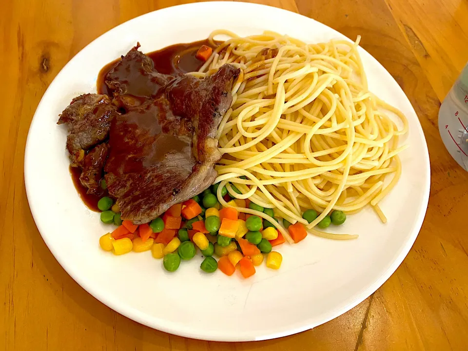 Steak with spaghetti|skyblueさん