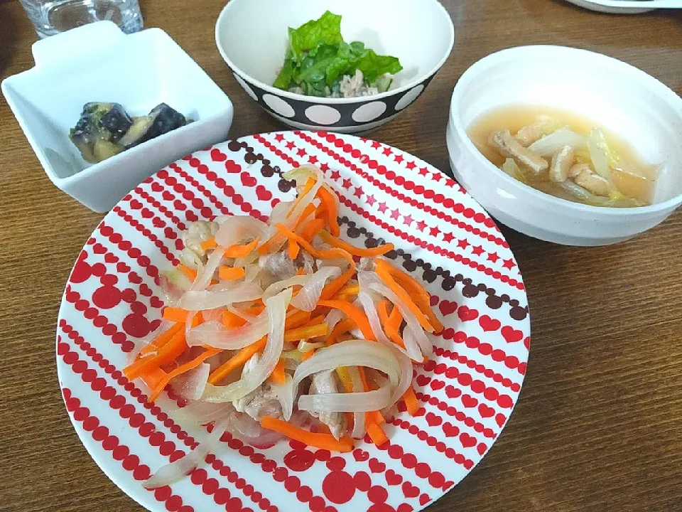 もも肉と塩揉み玉ねぎレモン蒸し
きゅうりとツナとサラダ
なすのぬた和え
あげと白菜の煮浸し|尚さん