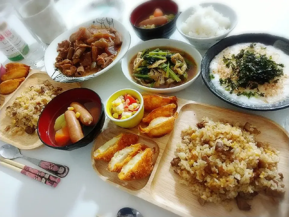 パパさんVS子供っちごはん(*^^*)
パパさん→昨日のもつ煮で食べたい❗️
子供達→チャーハン食べたい❗️
はい。作りました✋
パパさん→もつ煮、とろろ、小松菜と油揚げの煮浸し
子供達→チャーシューと卵のチャーハン、チーズチキンカツ、ポテトとチーズの揚げ餃子、トマトとチーズとコーンのサラダ
ポトフスープ|プリン☆さん