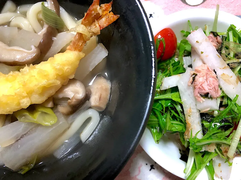 天ぷらうどんと大根と水菜のサラダ🥗|ころりんさん