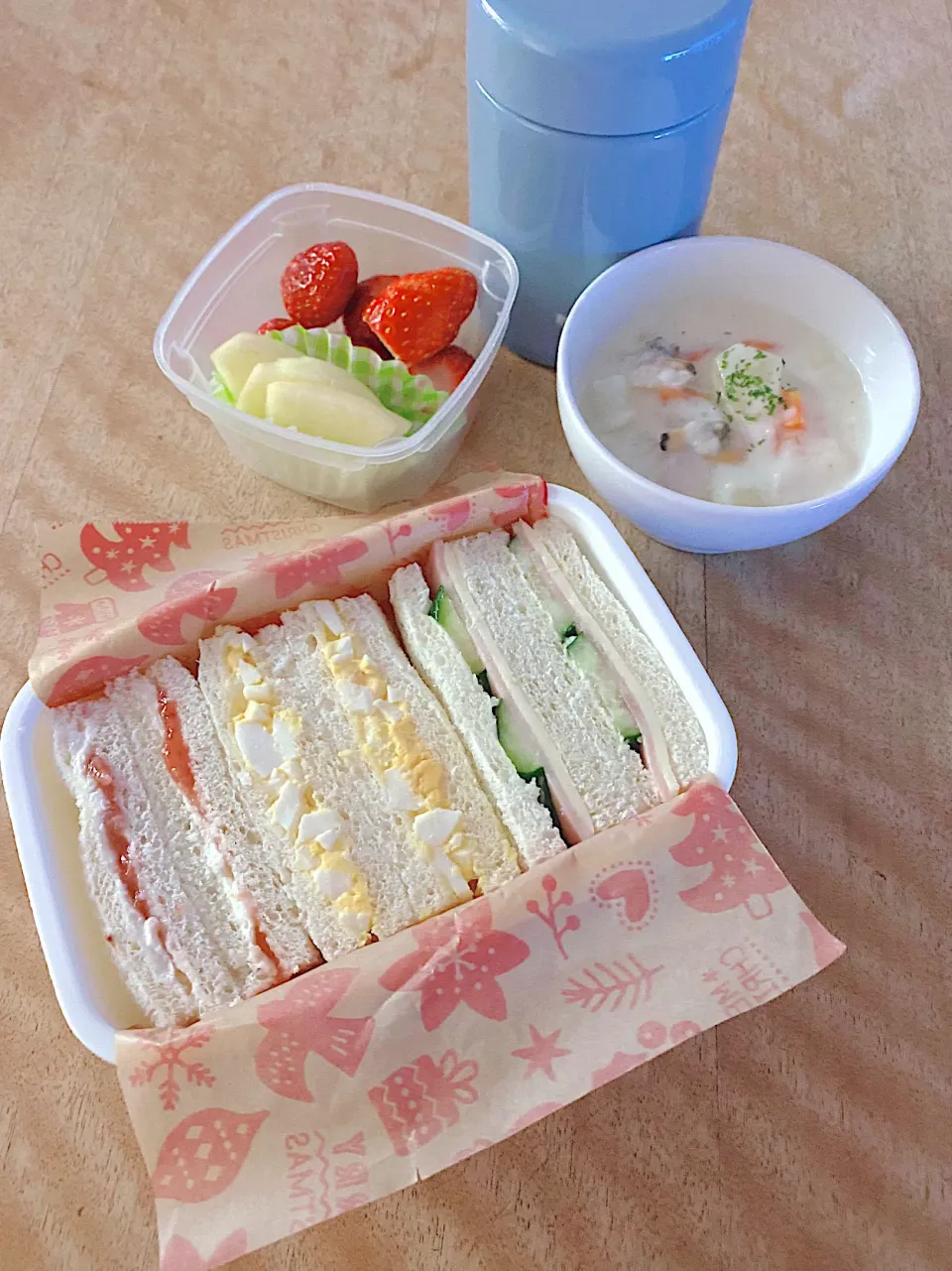 クラムチャウダーとサンドイッチのお弁当|Sakikoさん