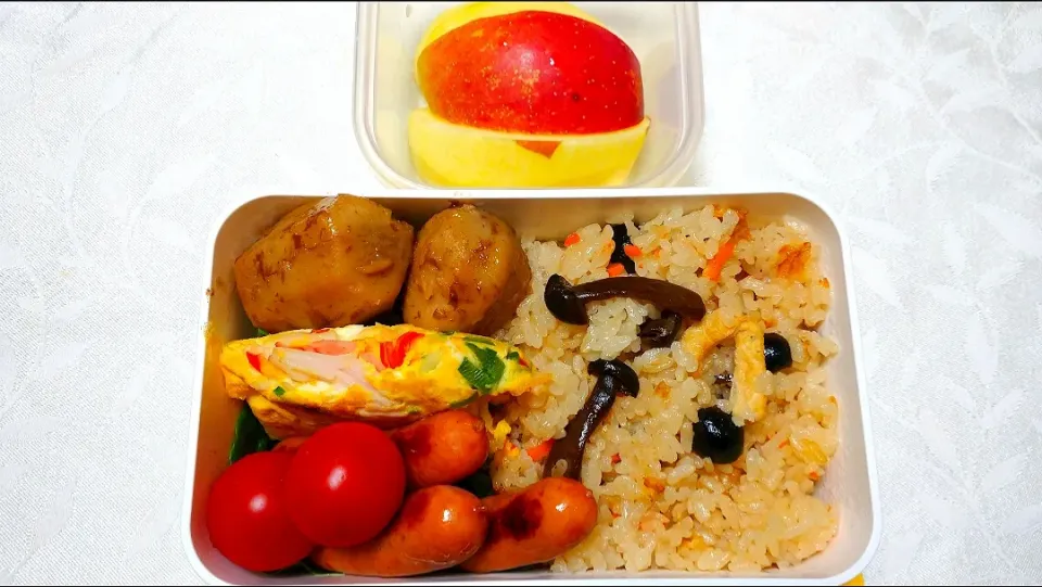 12/17のお弁当🍱
しめじの炊き込みご飯弁当|卯月さん