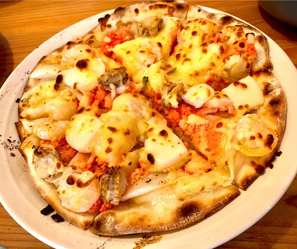 薪ストーブでたらことチーズのピザ|田中章さん