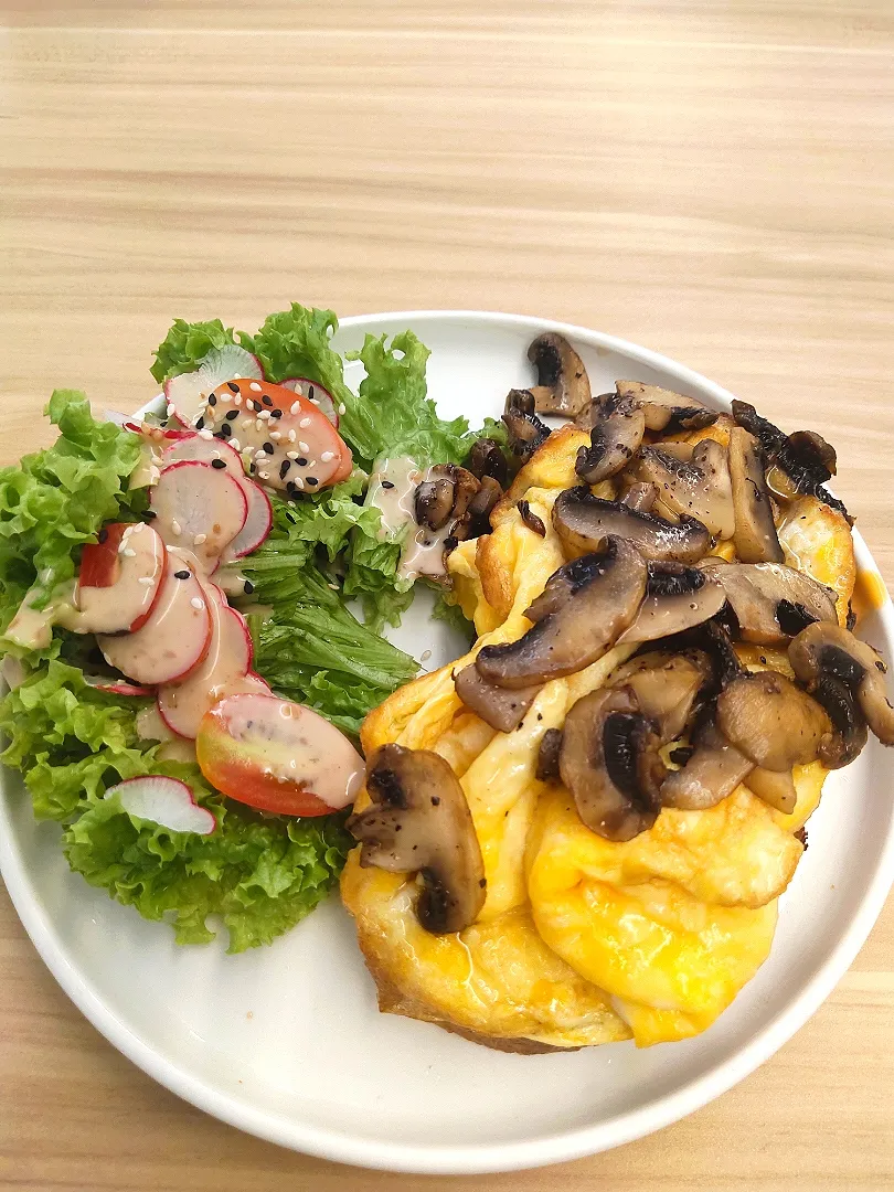 sauteed mushroom on sourdough|Natassjatayさん