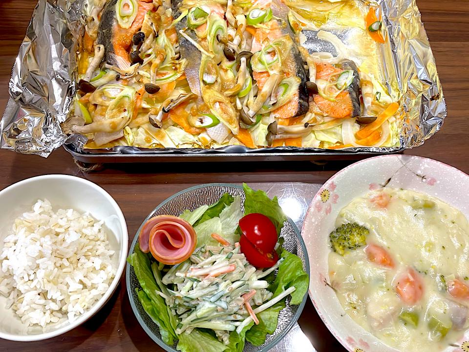 ごぼうサラダ　クリームシチュー　鮭のちゃんちゃん焼き風ホイル焼き