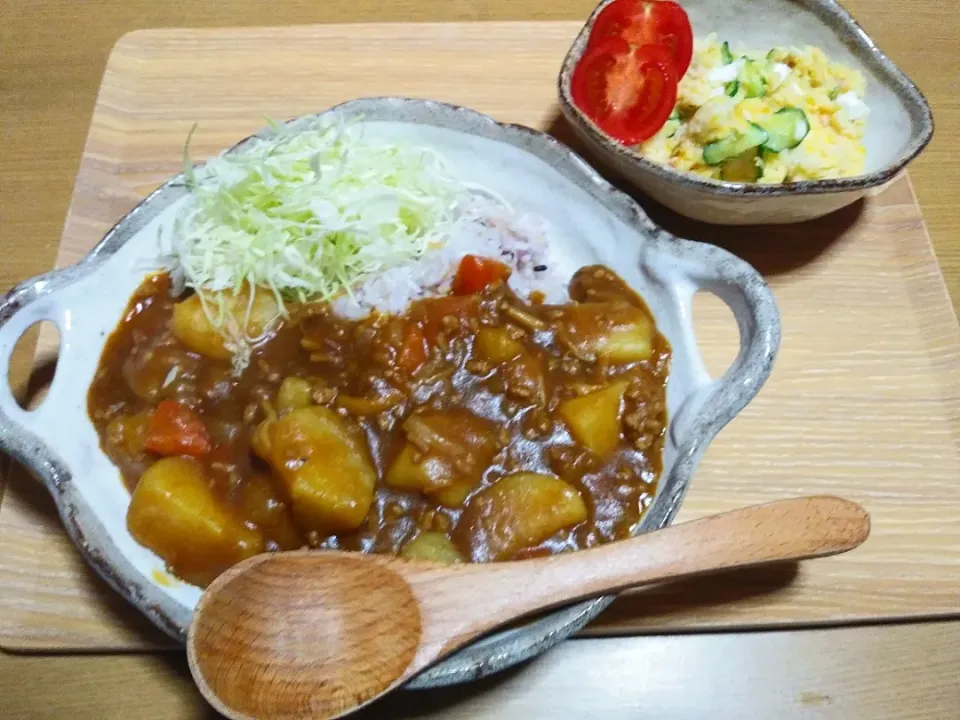 今日は次女がカレーライス🍛と
ポテトサラダ🥗を作ってくれました☺️|まひろさん