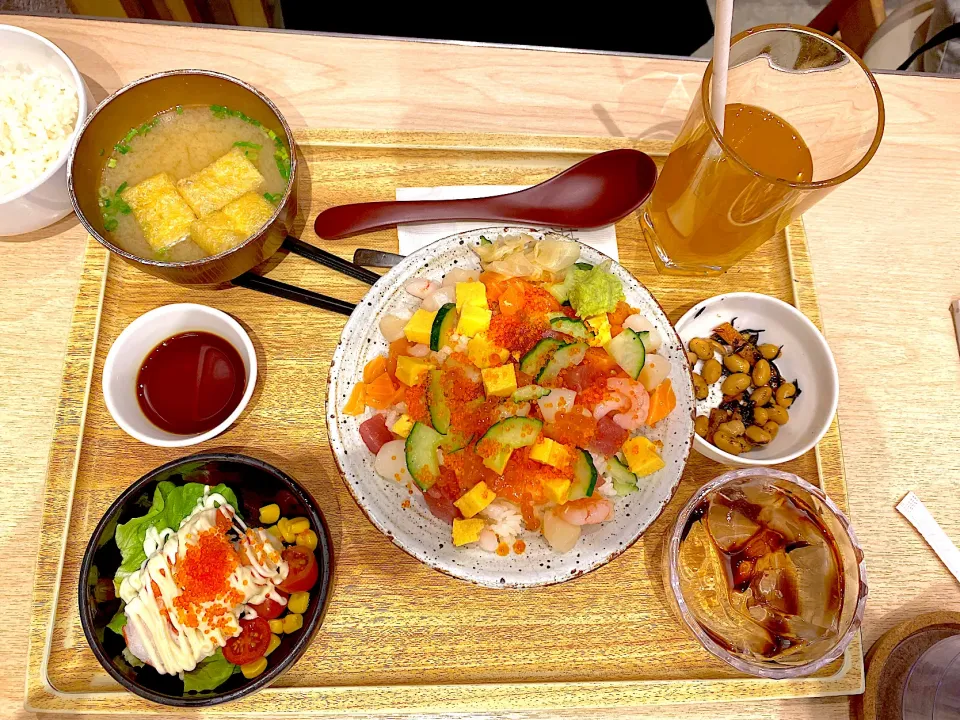 Assorted seafood don set with shrimp salad|skyblueさん