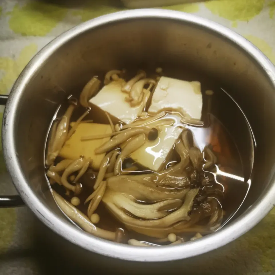 Snapdishの料理写真:我が家はホットクックで
昆布、かつお出汁を取り、湯豆腐🍲|ペンギンさん