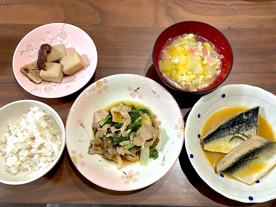 豚バラとしろ菜オイスター炒め　サバ味噌煮　白菜とベーコンのかきたま汁　高野豆腐と干し椎茸の煮物|おさむん17さん