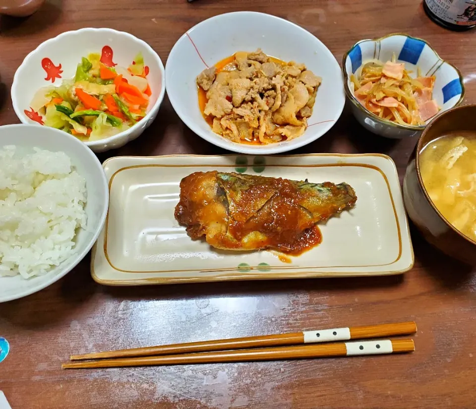 さば味噌定食！キャベツのおひたし、豚カルビ、もやしベーコン炒め|みーさん