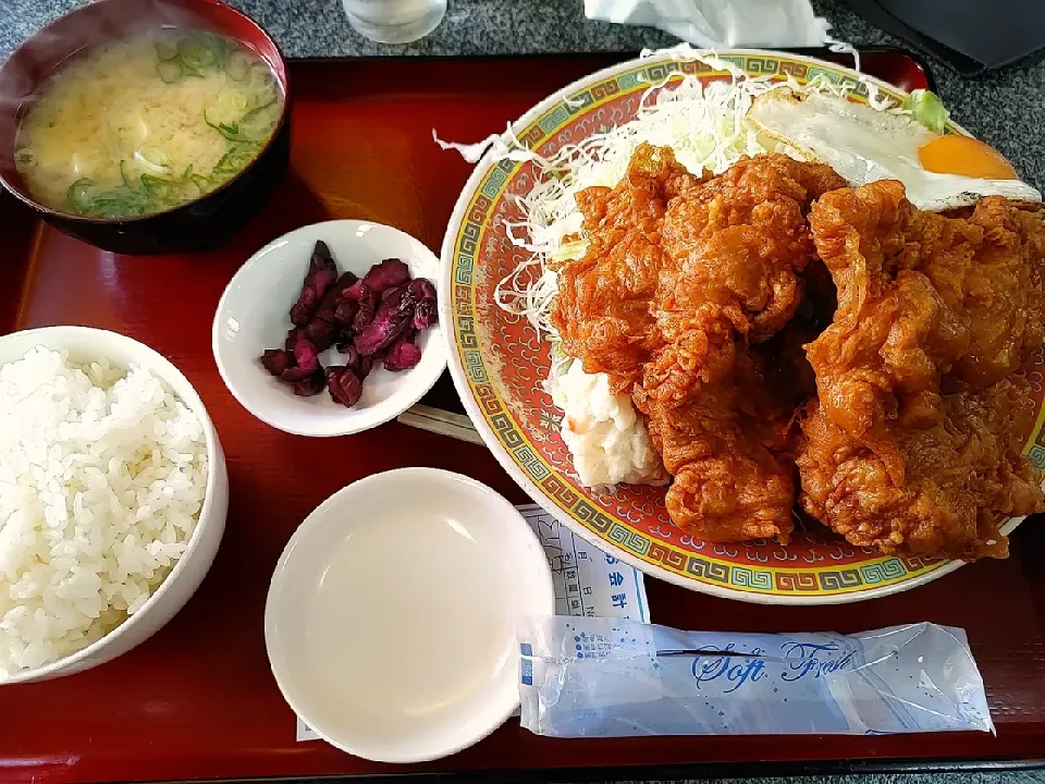 鶏唐揚げ定食(●´ω｀●)|おてんとさんさん