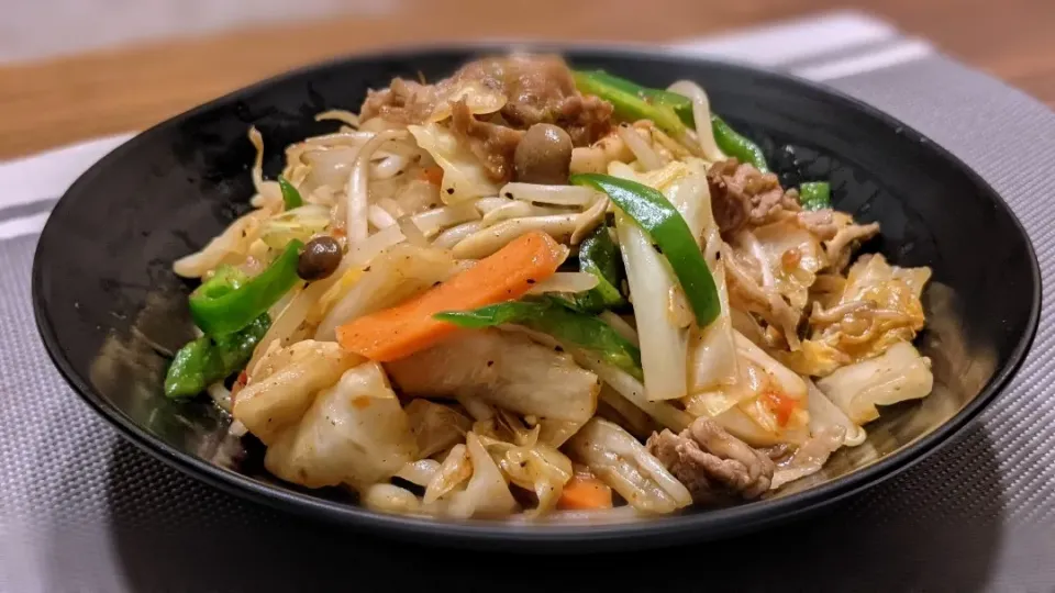 ピリ辛肉野菜炒め〜
の晩ごはん✨|kaz(*･ω･)さん