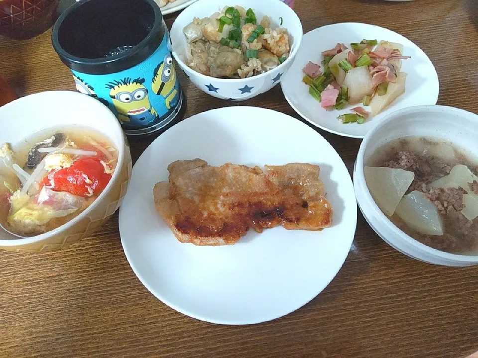 牡蠣と厚揚げの炊き込みご飯
豚ロースの塩麹焼き
コンソメスープ
かぶとベーコンの塩炒め
かぶとミンチのあんかけ煮|尚さん