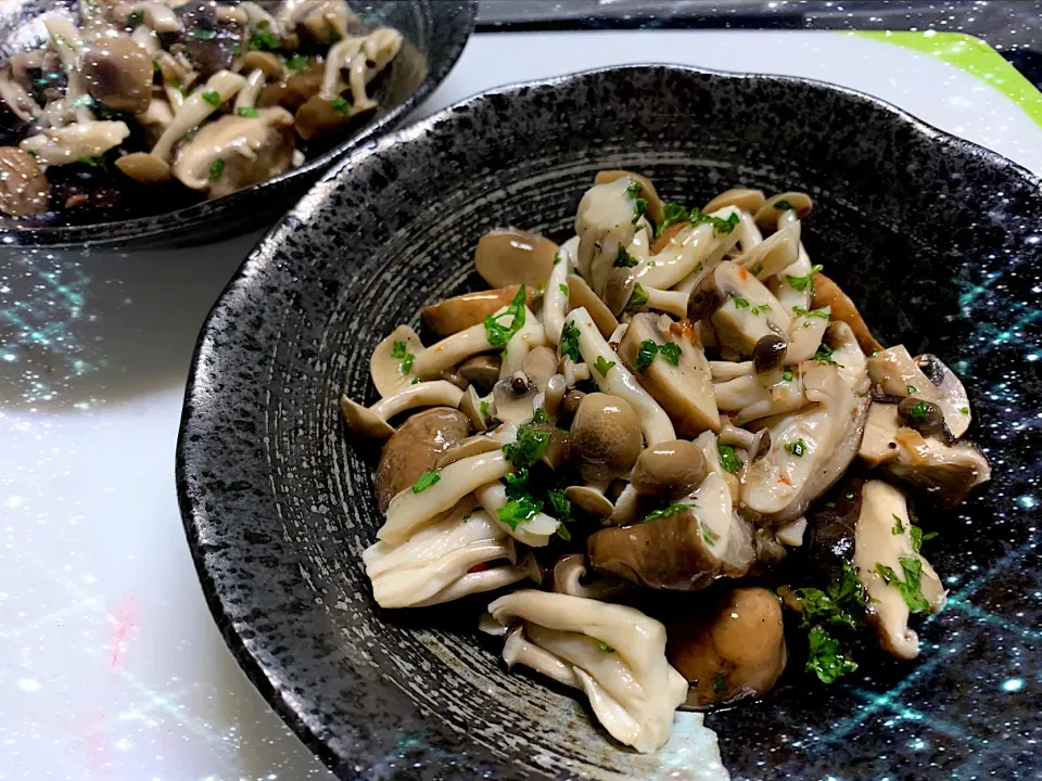 Snapdishの料理写真:🍄きのこのサラダ🍄|めっちいさん