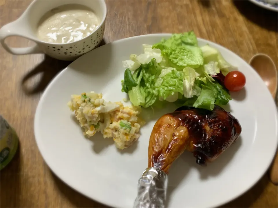 ローストチキン・サラダ・ポテトサラダ・クラムチャウダー・ご飯|ちびろ菌さん