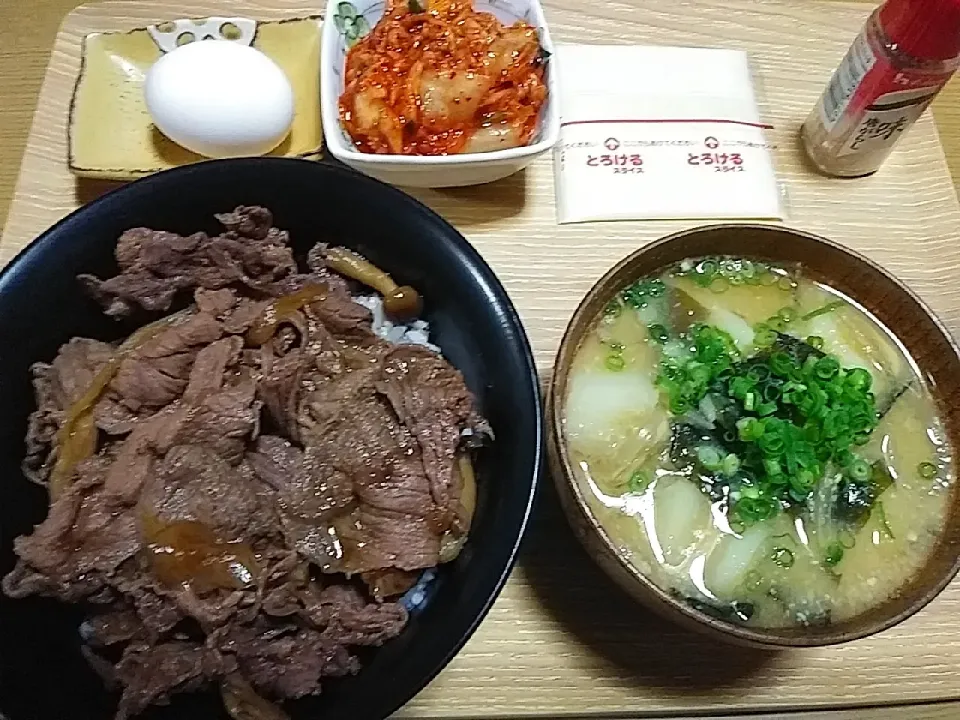 2021年12月20日(月)

晩ごはん🥢

🔅牛丼
🔅味噌汁(じゃが芋,玉ねぎ,わかめ)|まひろさん