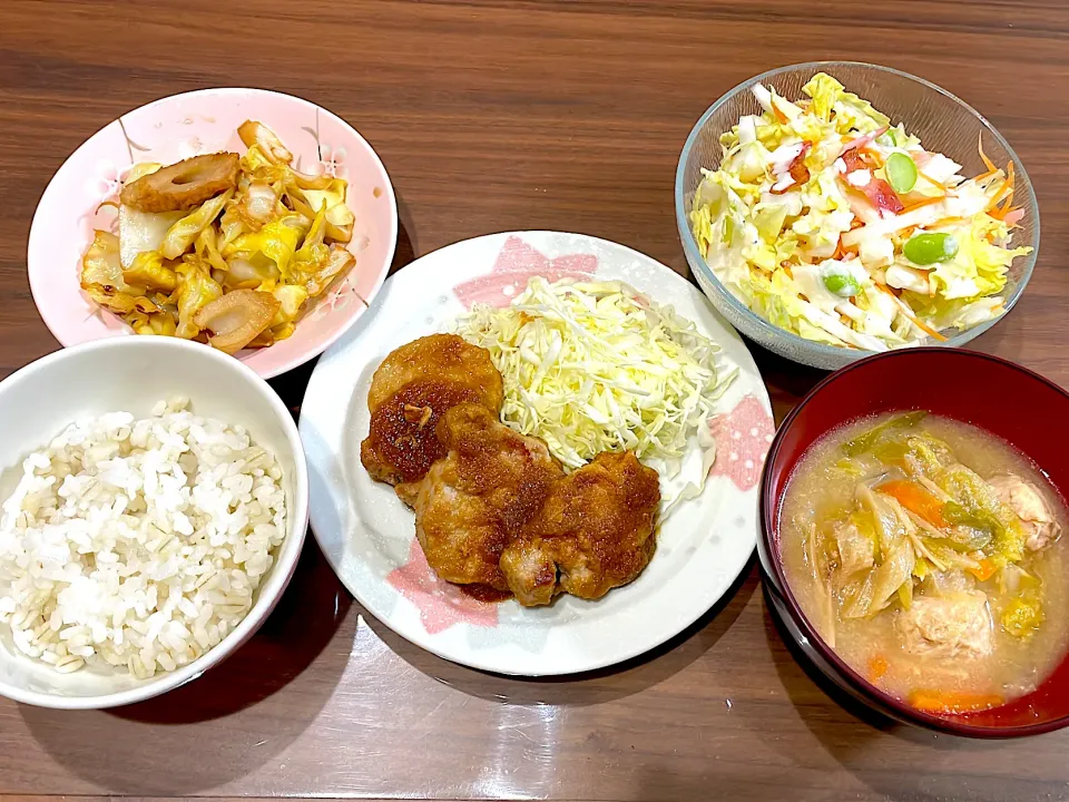 Snapdishの料理写真:豚ヒレのオニオンソースステーキ　白菜と鶏団子味噌汁　白菜シーザーサラダ　キャベツとちくわのマヨポン炒め|おさむん17さん