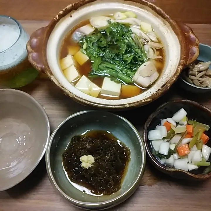 1220
ミニ寄せ鍋/鶏 鰤 豆腐 春菊 葱
もずく
きのこの炊いたん
蕪の塩麹漬け|noccoさん