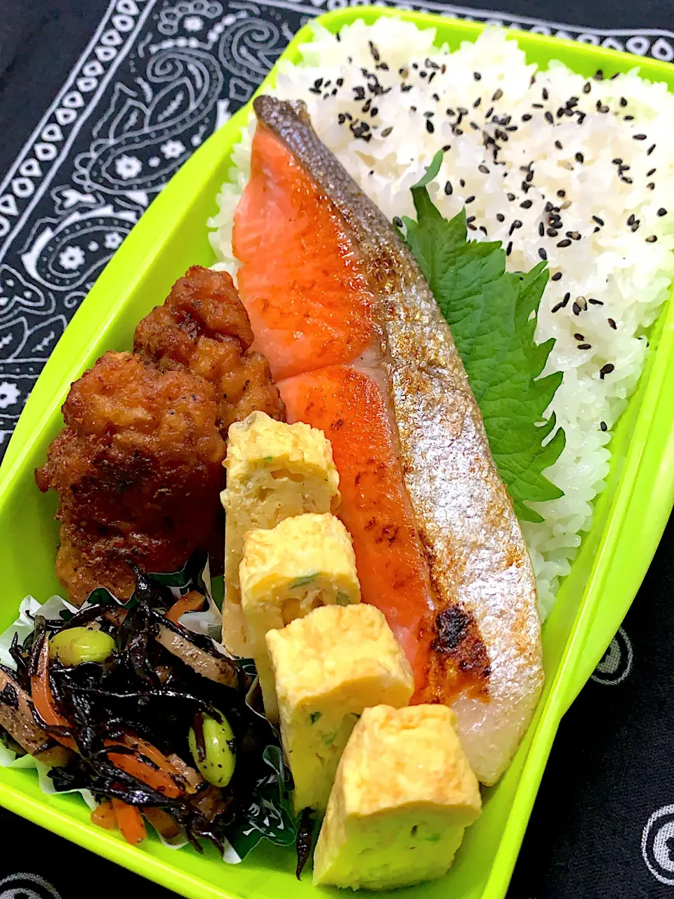 Snapdishの料理写真:シャケ弁当|ちょんさん