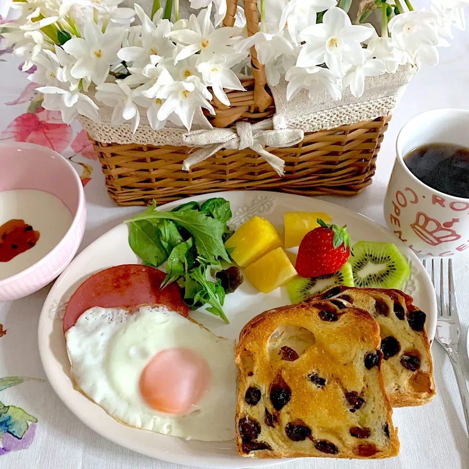 Snapdishの料理写真:🌼🌼花とモーニングプレート🌼🌼|あっちゃんさん