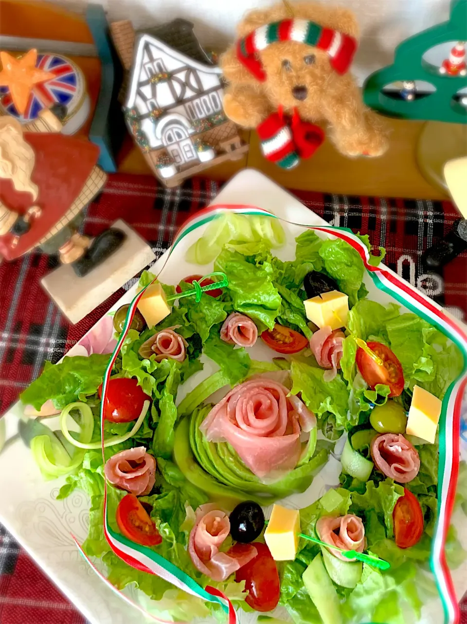 クリスマスリースサラダ🥗|シュトママさん