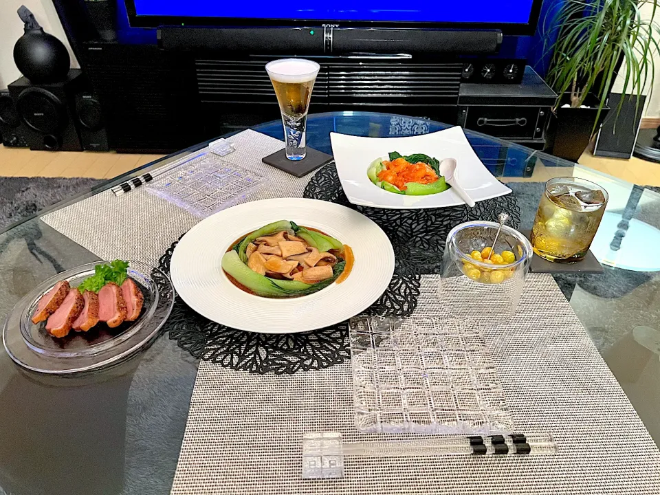 今夜の娘の晩酌ご飯🍻
⁡
●エリンギのアワビ風オイスター煮込み
●海老マヨ
●銀杏の胡麻油炒め
●合鴨ロース(お惣菜)
⁡
帰宅した娘。
今日は中華？なんかご馳走に見える!って喜んでました☺️
中華だったらご馳走に見えるのかな？
⁡
エリンギのアワビ風オイスター煮込みは、貝類食べられない娘の為に🤣
安上がりだ🤣|yokoさん