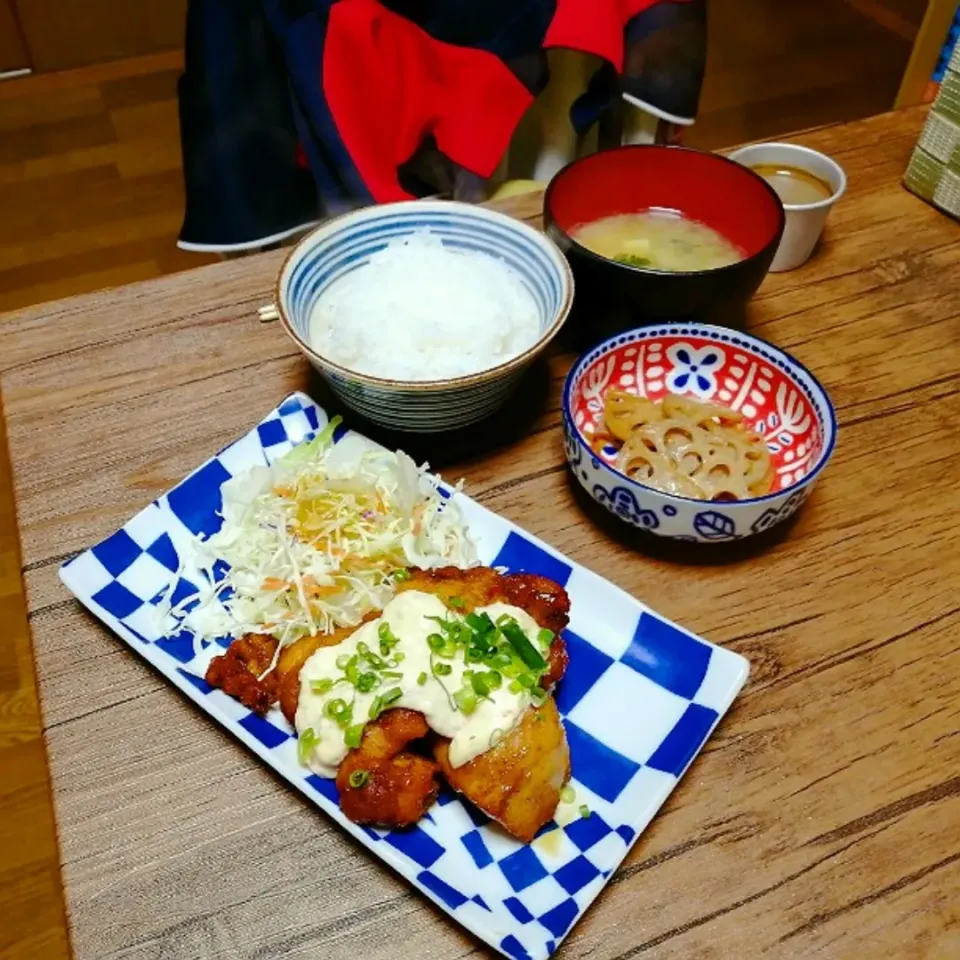 チキン南蛮定食。小鉢は自家製きんぴらレンコン。|ariyo4200さん