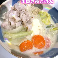 Snapdishの料理写真:手抜き！ごま豆乳鍋|みおさん