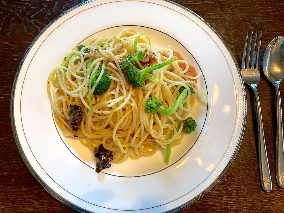 砂肝とブロッコリーのペペロンチーノ🌶|カドラさん