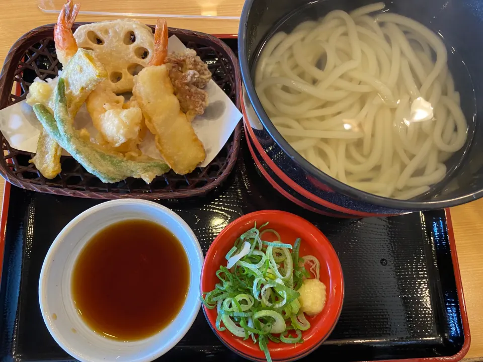 まかないごはん　天ぷら釜揚げうどん|ようか✩.*˚さん