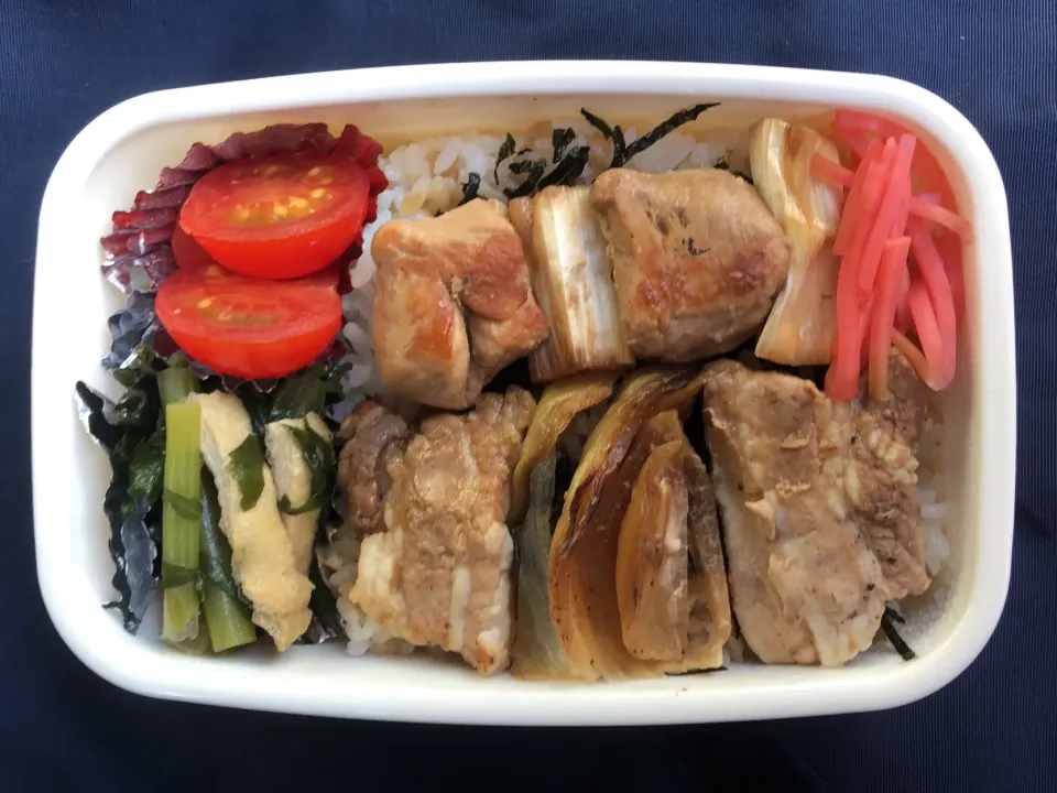 Snapdishの料理写真:焼きトン鳥丼弁当【昼めし】|超絶トルーマン石6さん