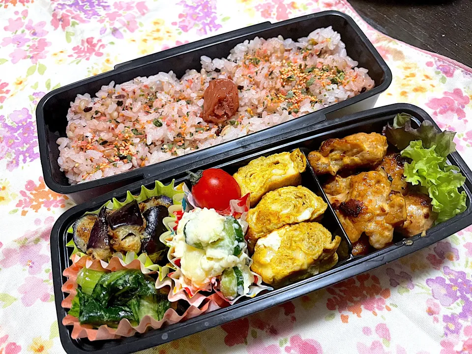 お弁当★鶏のマヨぽん炒め、チーズカレー卵、なすのみそマヨ炒め、小松菜のからし漬け、ポテトサラダ|ハルさん