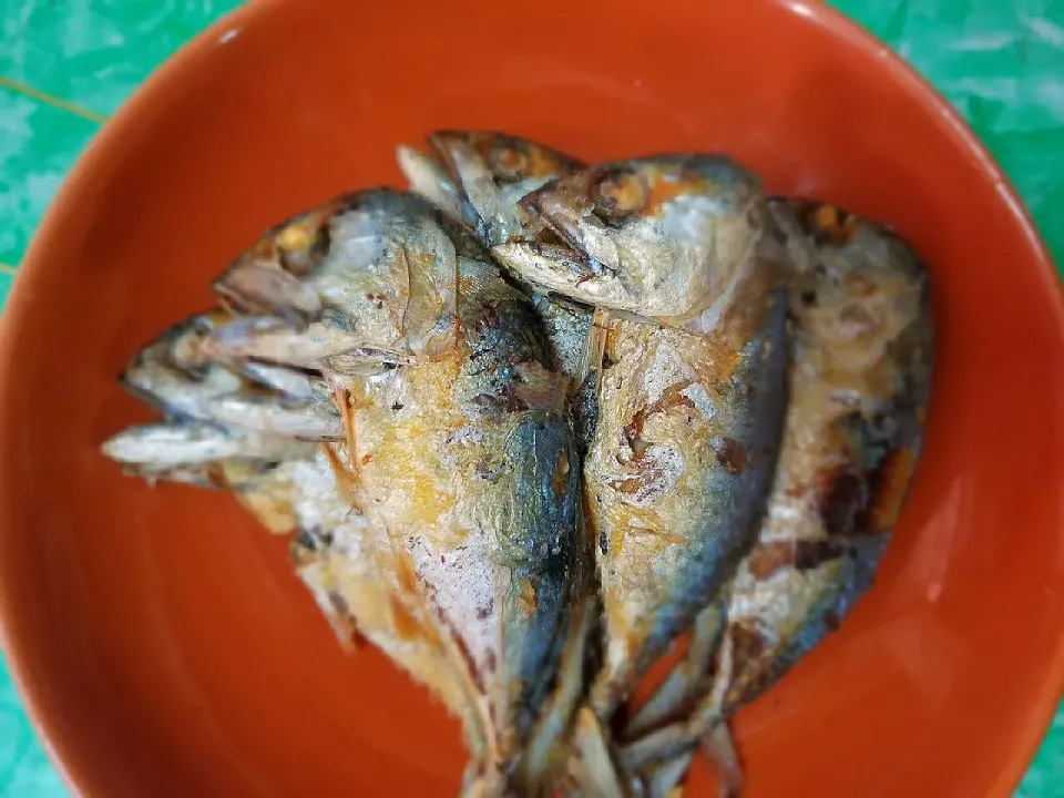 Snapdishの料理写真:fried mackerel🇹🇭😃👍|Jaturong Wongsakdaさん