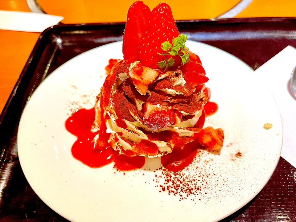 Strawberry mountain 🥰🥰😋😋|Mizz Palomaさん