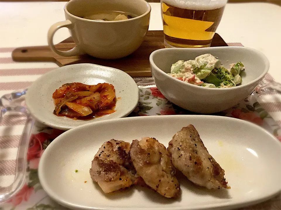 海老の豚肉巻🦐ブロッコリーとツナとカニカマのマヨネーズサラダ🥗蓮根としめじと京あげのお味噌汁🍲キムチ🌶|gunlove❤さん