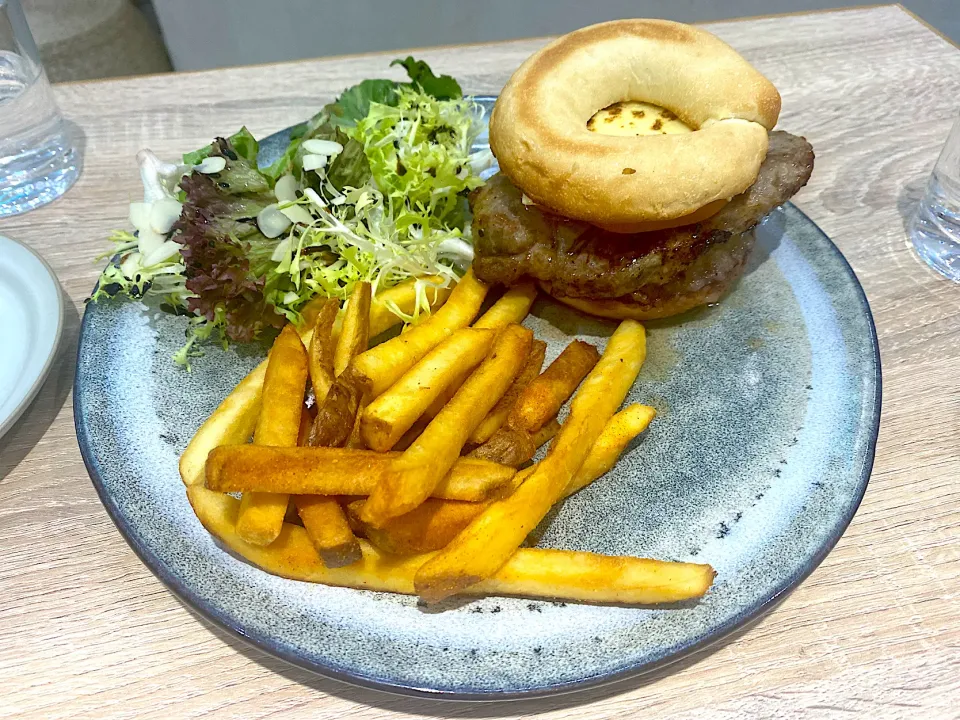 Iberico pork with cheese burger|skyblueさん