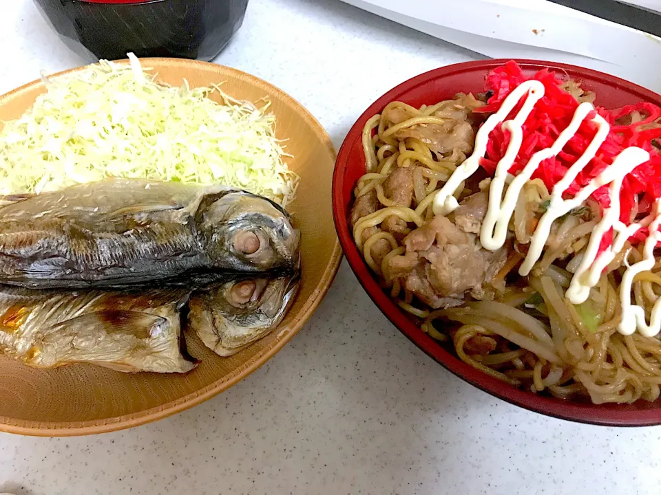 スパイシー焼きそば、鯵の干物|まみみさん