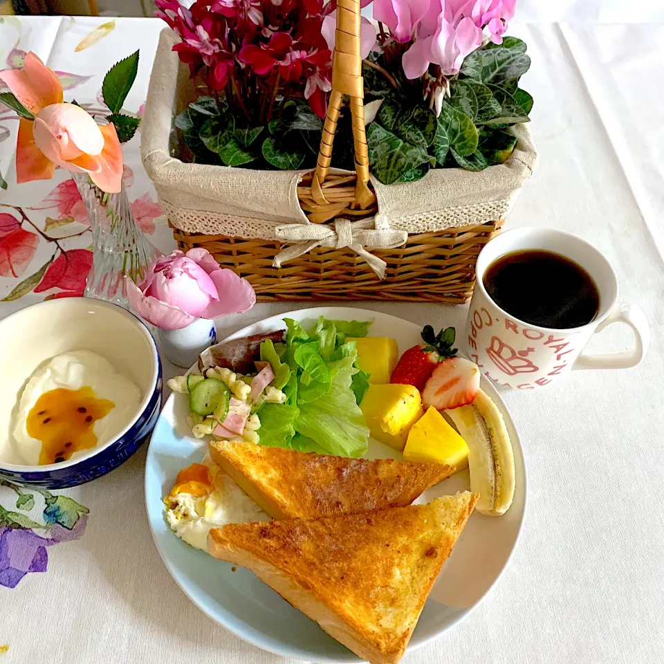 Snapdishの料理写真:🌼🌼花とモーニングプレート🌼🌼|あっちゃんさん