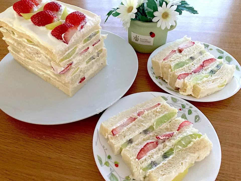 ＊フルーツサンドケーキ🍓🥝＊|＊抹茶＊さん