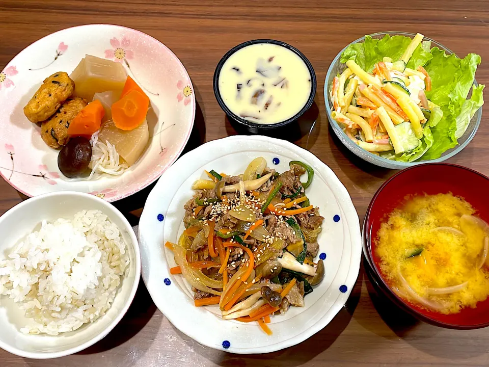 チャプチェ　かぼちゃと玉ねぎの味噌汁　マカロニサラダ　市販茶碗蒸し　大根の煮物|おさむん17さん