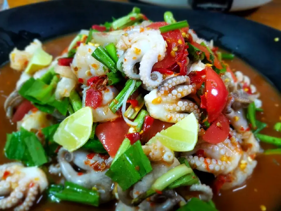 🌶Spicy Squid🐙 Tentacles Salad🇹🇭|Jaturong Wongsakdaさん