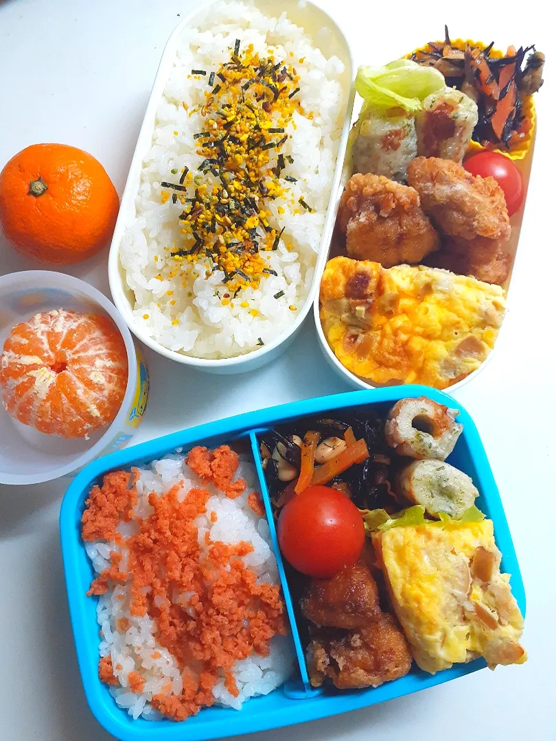 ☆こども弁当☆鮭ごはんかのりたま、ひじき煮物、竹輪磯揚げ、唐揚げ、ミニトマト、オムレツ、みかん。下の子リクエスト|ｼｮｺﾗさん