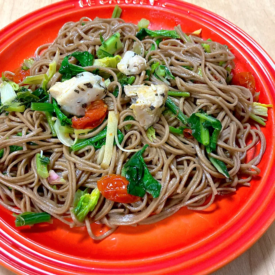 マグロのコンフィとドライトマトほうれん草のオイル玄米麺|CHIZUさん