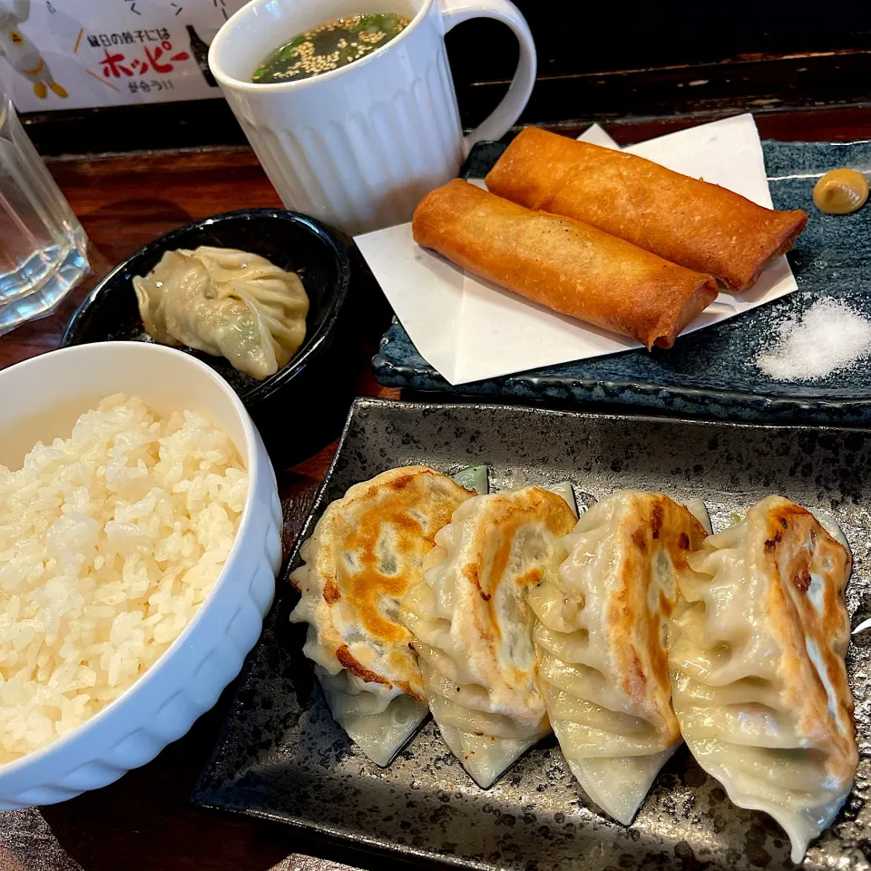 大判餃子肉＋春巻き＋ごはん@餃子研究所縁日(月島)|塩豚骨さん