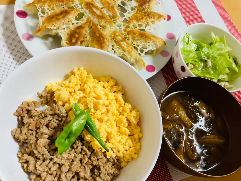 【毛細血管？】たまごそぼろ丼　餃子|飛鳥さん