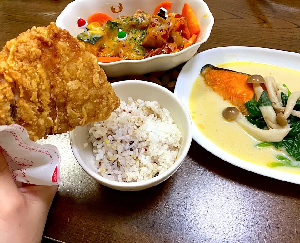 Snapdishの料理写真:モスチキン、鮭のクリームソース、かぼちゃチーズ焼き|りかさん