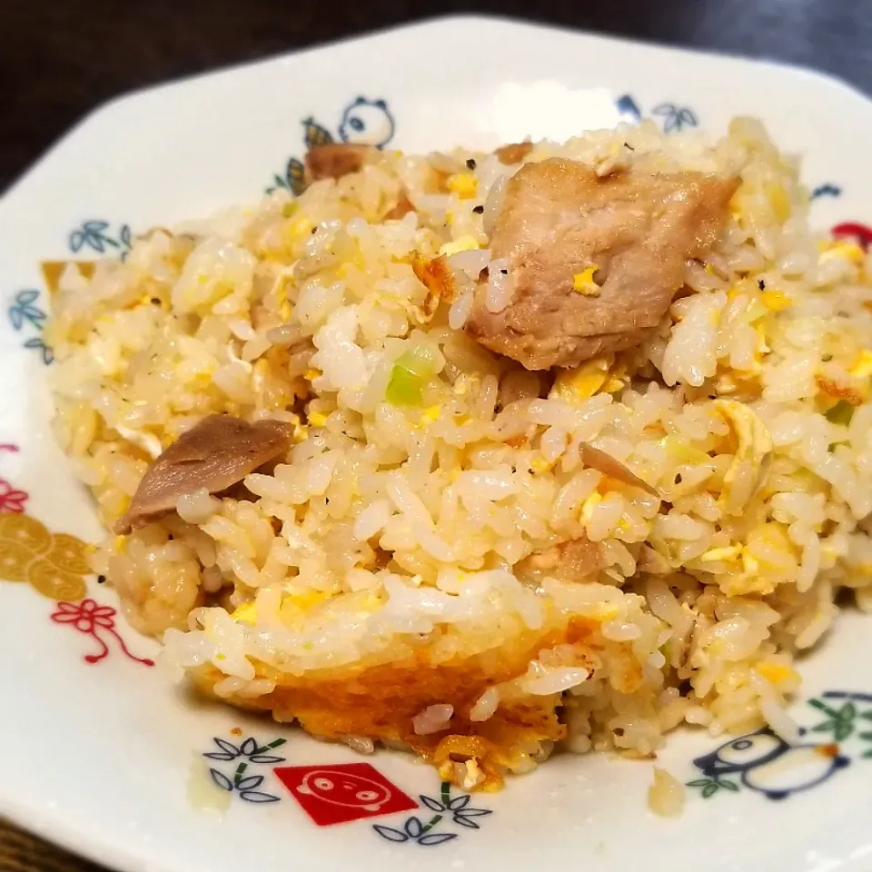 パパ作👨ローストチキンからのガーリック炒飯|ぱんだのままんさん